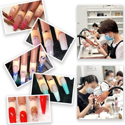 Unhas artificiais decoradas coloridas e pessoas a aplicar unhas num atelier