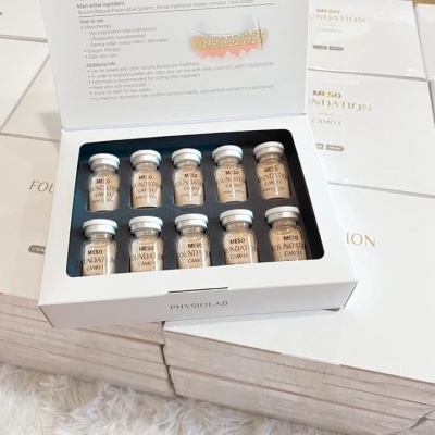 Conjunto de frascos de base MESO FOUNDATION numa caixa branca aberta