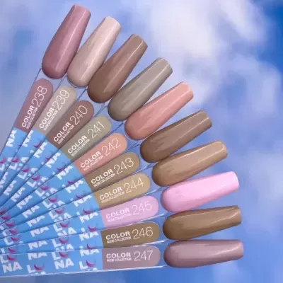 Amostras de verniz de unhas em tons nude, castanho e rosa numeradas