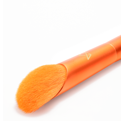Pincel de maquilhagem laranja com cerdas densas e arredondadas