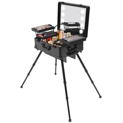 Mala preta de maquilhagem com espelho iluminado e várias cores de cosméticos organizados