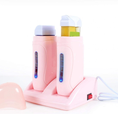 Conjunto de aparelhos de depilação cor-de-rosa com base carregadora e tampa removida