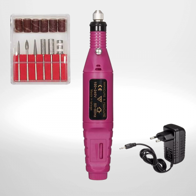 ferramenta elétrica rosa com ponteiras, lixas e adaptador