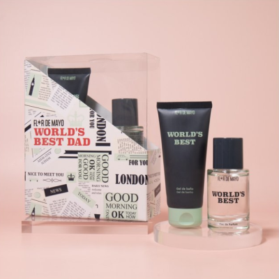 Conjunto de gel de banho e perfume com embalagem decorada em fundo rosa