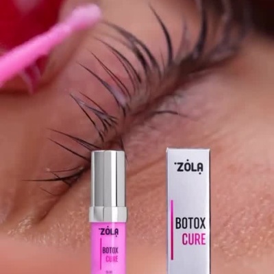 Aplicação de produto para pestanas Zola Botox Cure
