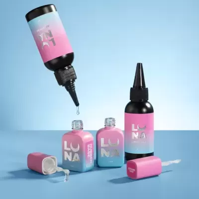 Produtos para unhas rosa e azul da marca LUNA com texto Rubber Base e Strong Base