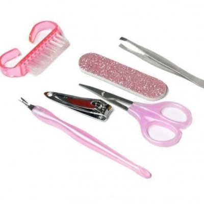 Conjunto de manicure com vários acessórios rosa e metálicos para unhas