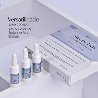 Frascos e caixa do produto Sweet Lips para tratamentos labiais sobre superfície branca