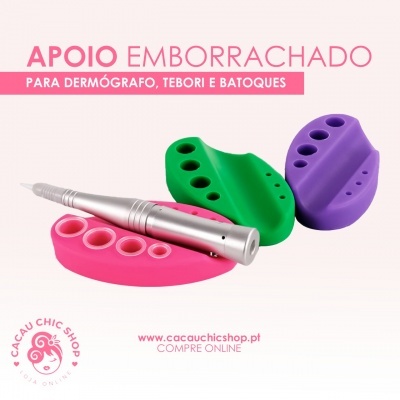 Apoios emborrachados rosa, verde e roxo para dermógrafo com aparelho metálico posicionado