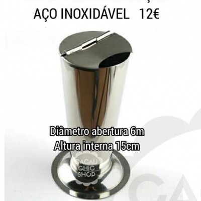 Copo para desinfeção em aço inoxidável prateado com tampa e base larga