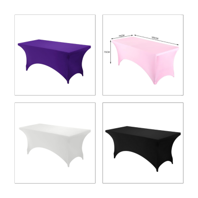 Quatro toalhas de mesa elásticas em roxo, rosa, branco e preto cobrindo mesas retangulares.