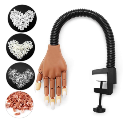Mão de treino para unhas com suporte ajustável e conjuntos de unhas artificiais.