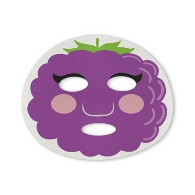 Máscara facial roxa em forma de amora com olhos e boca recortados