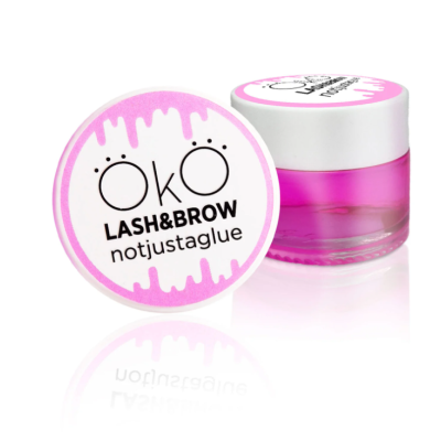 Frasco com produto cosmetico rosa e tampa branca com rotulo ÖKO LASH&BROW