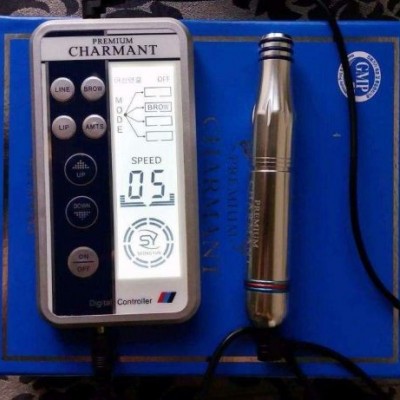 Aparelho digital controlador Premium Charmant com caneta prateada sobre caixa azul