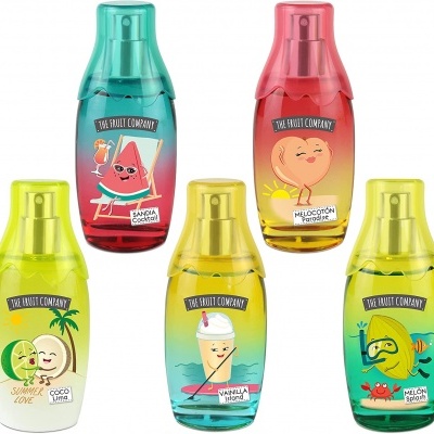 Cinco frascos coloridos de aromatizantes The Fruit Company com desenhos de frutas animadas