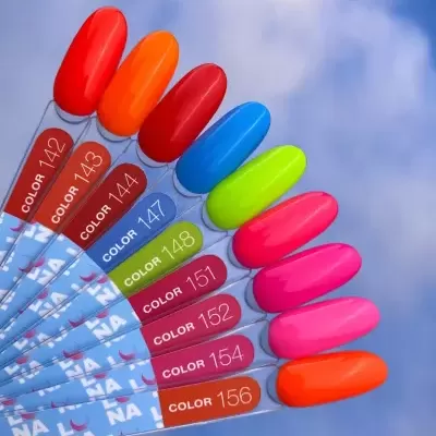 Amostras coloridas de verniz de unhas em plástico transparente com números e texto 'COLOR'