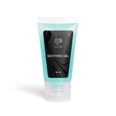 Embalaem de gel calmante azul com rótulo preto e texto branco