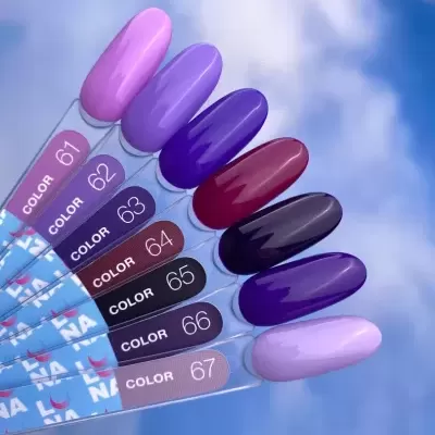Paleta de amostras de verniz para unhas em tons de rosa, roxo e preto com etiquetas numéricas