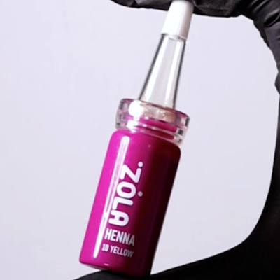 Frasco de henna magenta com texto OZOLA HENNA 10 YELLOW