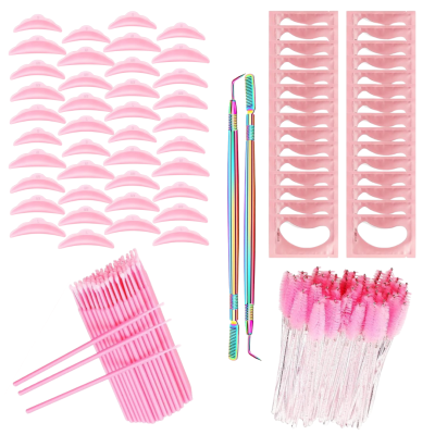 Kit de ferramentas rosa para cuidado de sobrancelhas com moldes, escovas, ferramentas e embalagens.