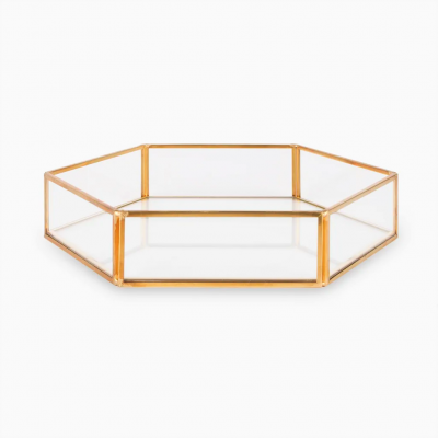 Bandeja hexagonal de vidro com moldura dourada