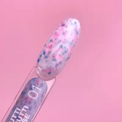 Amostra de verniz de unhas multicolor com base branca e manchas azuis e cor-de-rosa