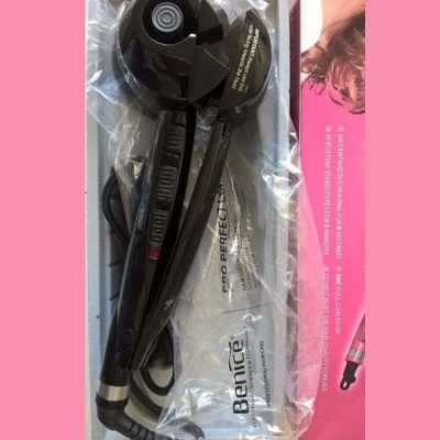 Máquina enroladora automática de cabelo preta da marca Benice na embalagem