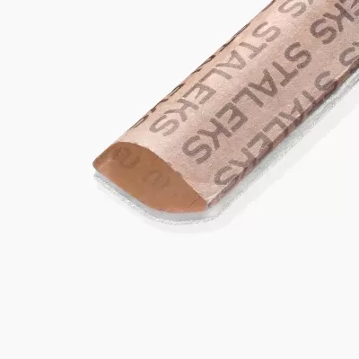 Pulseira fina de pele bege com padrão branco e rosa e texto TEXAS STALEKS