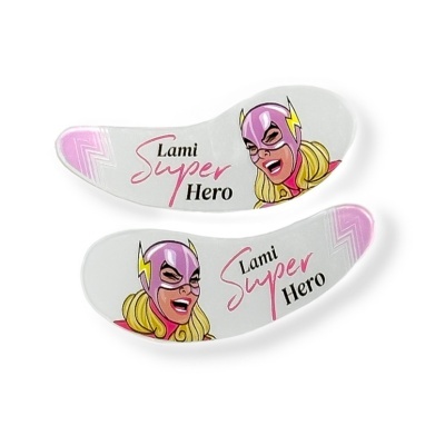 Almofadas para os olhos brancas com desenho de super-heroína roxa e texto Lami Super Hero