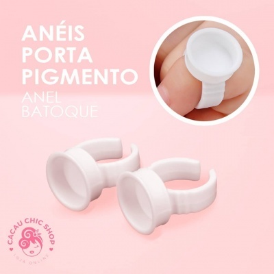 Anéis porta pigmento plásticos brancos em fundo rosa com texto