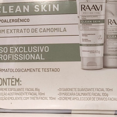 Embalagem de produtos RAAVI Professional Clean Skin com descrição dos itens e características
