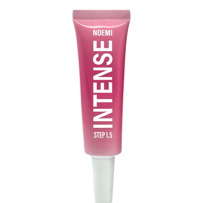 Tubo rosa de plástico com texto branco NOEMI INTENSE STEP 1.5