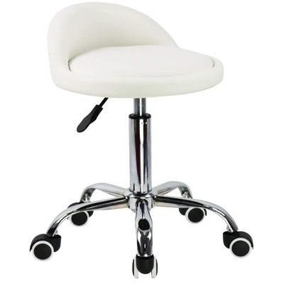 Cadeira giratória de escritório branca com base metálica cromada e rodas pretas e brancas