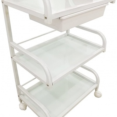 Carrinho de serviço branco com três prateleiras de vidro e rodas