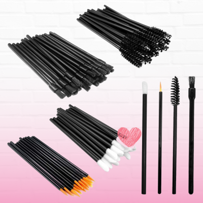 Conjunto de pincéis e aplicadores para maquilhagem com cabos pretos e pontas variadas