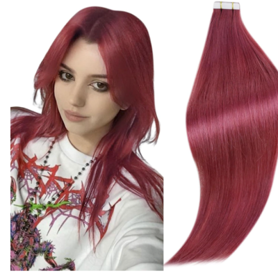 Extensão de cabelo liso vermelho vinho com banda adesiva ao lado de mulher com cabelo da mesma cor