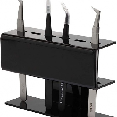 Suporte preto com quatro pinças metálicas com pontas diversas