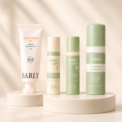 Conjunto de produtos cosméticos EARLY de embalagem branca e verde sobre bases circulares claras
