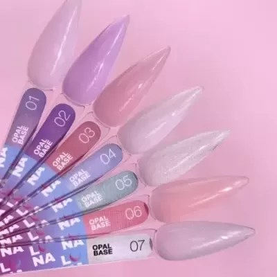 Amostras de vernizes para unhas em tons suaves numerados de 01 a 07