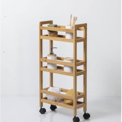 Carrinho prateleira móvel em madeira clara com utensílios de banho