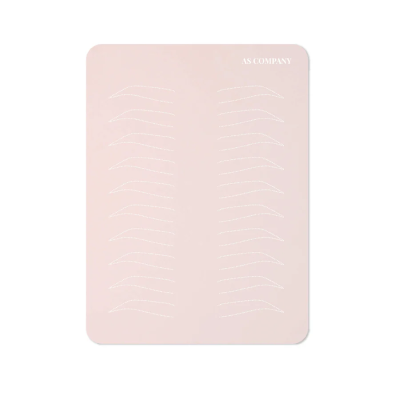 Stencil para sobrancelhas em cartão rosa claro com moldes brancos e texto AS COMPANY