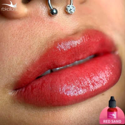 Lábios com batom vermelho cintilante e piercings, embalagem de batom líquido vermelho Red Sand