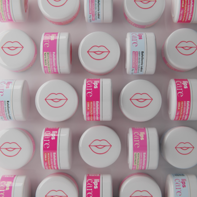 Frascos brancos de creme para lábios com etiqueta rosa e símbolo de lábios vermelhos