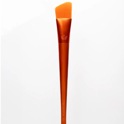 Pincel de maquilhagem laranja com texto e símbolo de coroa