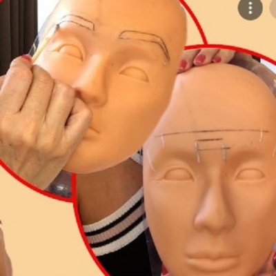 Máscaras de treino para tatuagem de sobrancelhas em plástico bege com contornos desenhados