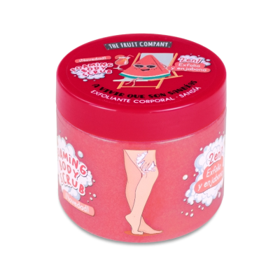 Frasco vermelho de esfoliante corporal com ilustração de mulher e texto em francês e inglês