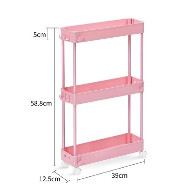 Carrinho de arrumação rosa de metal com três prateleiras e rodas, medidas indicadas.