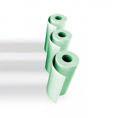 Três rolos de papel térmico verde claro com uma face branca