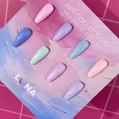 Amostras de verniz em cores pastel em cartão com texto e logo, sobre fundo rosa com grelha